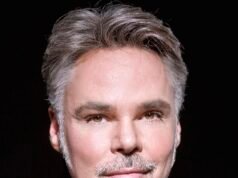 Misterio cuando la estrella de Oprah, de 61 años, es encontrada muerta en una piscina en el techo de su edificio de lujo