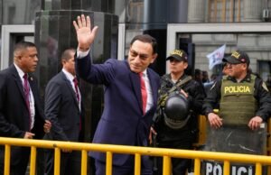 Condenan al expresidente peruano Martín Vizcarra a 14 años de prisión