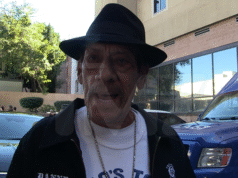 Danny Trejo les dice a las familias afectadas por las redadas de ICE que mantengan la esperanza