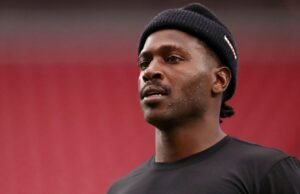 Antonio Brown, ex estrella de la NFL, arrestado por intento de asesinato