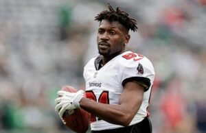 Antonio Brown, ex estrella de la NFL, arrestado por intento de asesinato en tiroteo en Miami