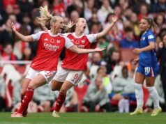 El Arsenal necesitaba vencer al Chelsea, pero el mal arbitraje se lo puso difícil