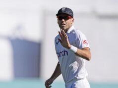 James Anderson extiende su contrato con Lancashire y jugará el campeonato del condado, T20 Blast el próximo año