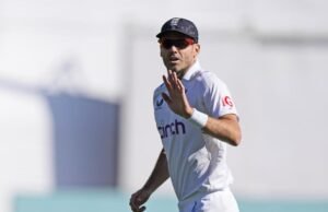 James Anderson extiende su contrato con Lancashire y jugará el campeonato del condado, T20 Blast el próximo año