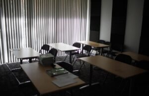 El aula no es lugar para la política docente