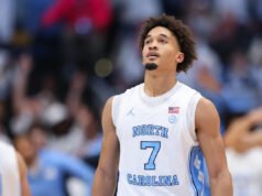 Seth Trimble, de Carolina del Norte, supuestamente se rompió el brazo cuando una máquina de pesas le cayó encima en un gimnasio.