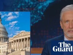 Jon Stewart sobre el acuerdo de cierre del gobierno: “Un colapso de clase mundial por parte de los demócratas” | Resumen de televisión nocturna