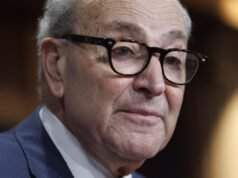 Los demócratas desesperados mientras sus colegas ceden ante el cierre de Schumer