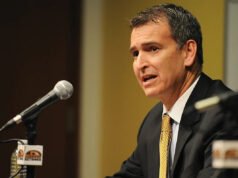 Baylor AD Mack Rhoades se despide después de una investigación interna sobre un presunto enfrentamiento con el jugador