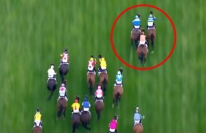 El jinete jockey de Akaysha, Jye McNeil, lanza protestas infructuosas después de la séptima carrera