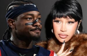 Stefon Diggs lanza un balón de fútbol a una animadora minutos después del anuncio del nacimiento de Cardi B