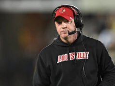 Hombre de Texas acusado de amenazas terroristas contra el entrenador de Louisville, Jeff Brohm, su equipo, el mariscal de campo Miller Moss y la familia de Brohm.