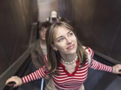 Ignorar la etiqueta de esta escalera mecánica en Francia seguramente provocará miradas de irritación