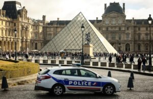 Fiscal de París dice que el detenido sería el cuarto miembro de una banda de ladrones del Louvre
