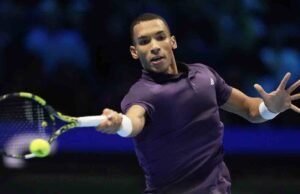El canadiense Auger-Aliassime sorprende a Zverev y se mete entre los cuatro finalistas de las Finales ATP