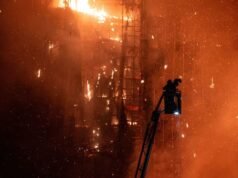 Al menos 36 muertos en un gran incendio en edificios residenciales en Hong Kong