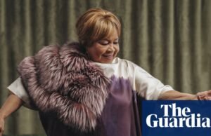 “Ahora mismo está oscuro en Estados Unidos. Pero enciendo una luz, ¿sabes?” : Mavis Staples sobre Prince, Martin Luther King y sus 75 años de carrera como cantante | Mavis Grapas