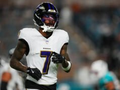 El WR de los Ravens, Rashod Bateman, multado con 25.000 dólares por ‘abuso verbal hacia un árbitro’ (es decir, insultarlo una vez)
