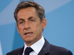 El tribunal permite a Sarkozy salir de prisión después de tres semanas, pendiente de apelación