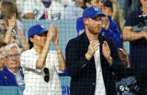 El príncipe Harry se disculpa por usar gorra de los Dodgers durante la Serie Mundial contra los Azulejos: “Estaba bajo coacción”