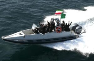 El destructor reparado Sahand y su base flotante se unen a la armada iraní, dicen los medios estatales