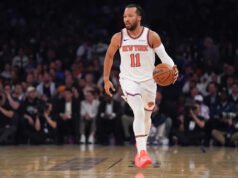 Jalen Brunson se marcha temprano por lesión en el tobillo mientras los Knicks pierden el primer partido de la temporada contra el Magic