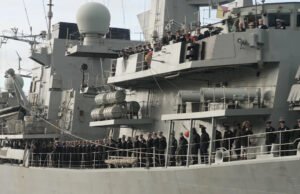 HMS Richmond bienvenido a casa después de ocho meses