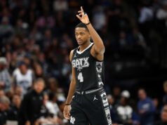 De’Aaron Fox lidera a los Spurs con 24 puntos en el inicio de temporada tras una lesión en el tendón de la corva