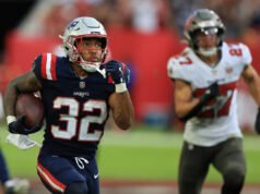 TreVeyon Henderson y los Patriots aguantan tarde para derrotar a los Bucs y lograr su séptima victoria consecutiva