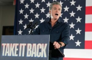 Las patéticas razones de Gavin Newsom para revocar algunas licencias de camioneros ilegales