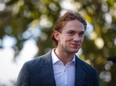 William Eklund de los San Jose Sharks regresa y jugará contra los Minnesota Wild