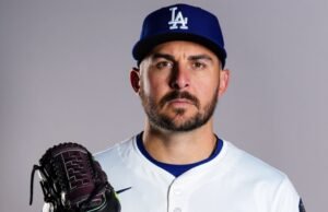 Alex Vesia de los Dodgers de Los Ángeles y su esposa Kayla lamentan la muerte de su hija