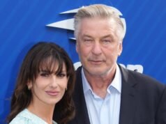 Hilaria Baldwin dice que ella y Alec están viendo a un terapeuta sobre la diferencia de edad