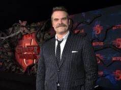 David Harbour está irreconocible en el set de la película Pizza Bomber: foto