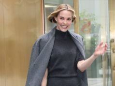 Recrea el look elegante del bolso burdeos de Leslie Bibb por $ 23 en Amazon