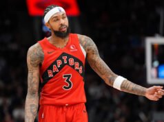 Brandon Ingram de los Raptors multado con 25.000 dólares por romper y derramar una botella de agua en la cancha durante la derrota ante los 76ers