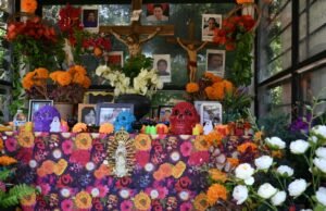 La búsqueda de mexicanos desaparecidos en un cementerio municipal.
