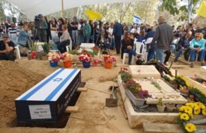 Dror Or, rehén retornado, descansa en el kibutz Beeri
