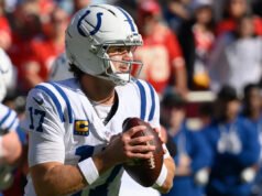 Según los informes, Daniel Jones sufrió una fractura de peroné y planea seguir jugando para los Colts a pesar de la lesión.