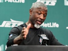 Aaron Glenn de los Jets dice que “se saltará” las preguntas sobre lesiones, remite a los medios al periodista que dio la noticia a Garrett Wilson: “Pregúntele a Rich”