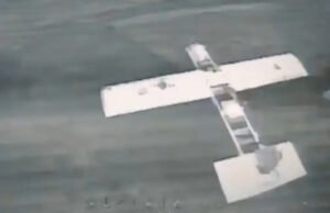Los soldados ucranianos dicen que los drones de ataque rusos envían al combate drones más pequeños como un “portaaviones”