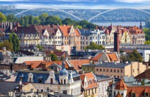 Rick Steves dice que visitar esta encantadora ciudad polaca es como entrar en un libro de cuentos