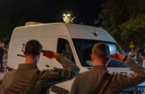 Grupos palestinos entregan más restos mortales a la Cruz Roja en la Franja de Gaza