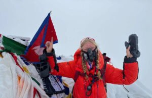 Escaladora del Everest de 17 años explica cómo lidia con los botes de basura y los baños en la montaña (Exclusivo)