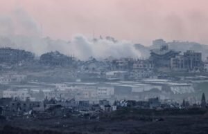 La Fuerza Aérea de Israel ataca objetivos terroristas al este de Khan Yunis, en el sur de la Franja de Gaza.