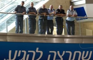 Alto funcionario del gobierno local arrestado en el aeropuerto Ben Gurion en el marco de una investigación de corrupción de Histadrut