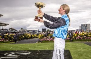El jinete ganador Jamie Melham se perderá el funeral del abuelo y viajará en el día de Crown Oaks