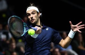 Musetti llega a semifinales de Atenas para mantener vivas las esperanzas de las Finales ATP