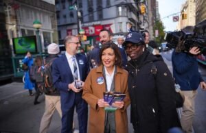 La gobernadora Hochul cedió el paso a la izquierda, dándole a Elise Stefanik una buena oportunidad de ganar