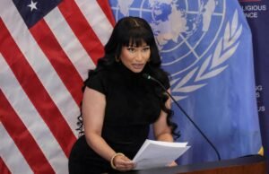 Nicki Minaj avergüenza a la élite de los ‘derechos humanos’ y defiende a los cristianos